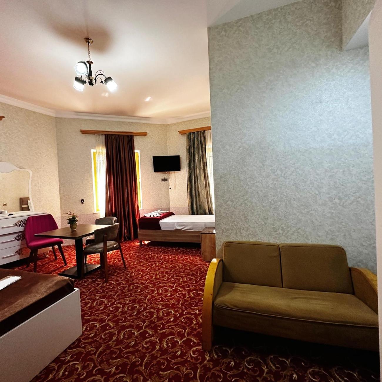 Avi Hotel Bakoe Buitenkant foto