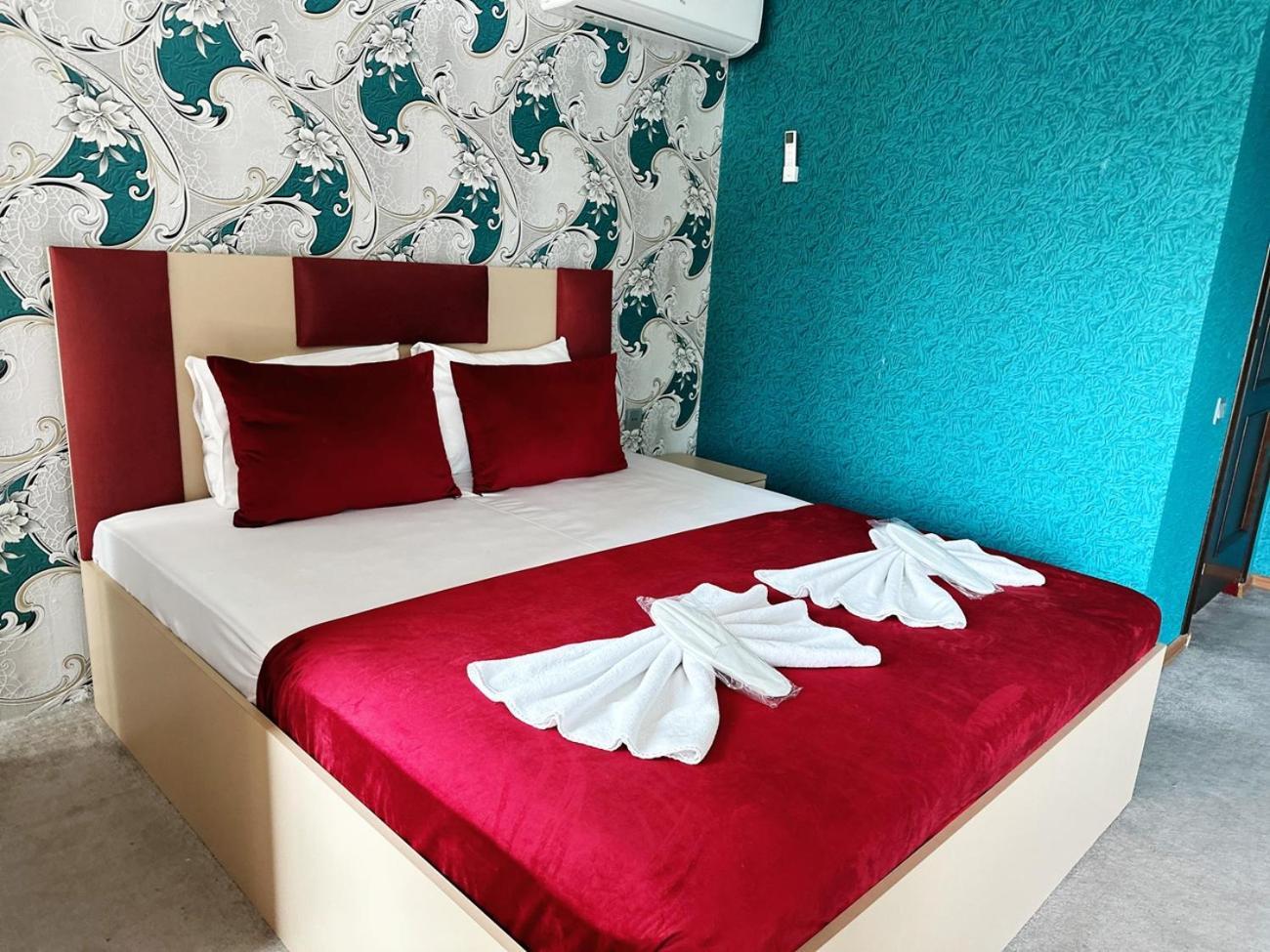 Avi Hotel Bakoe Buitenkant foto