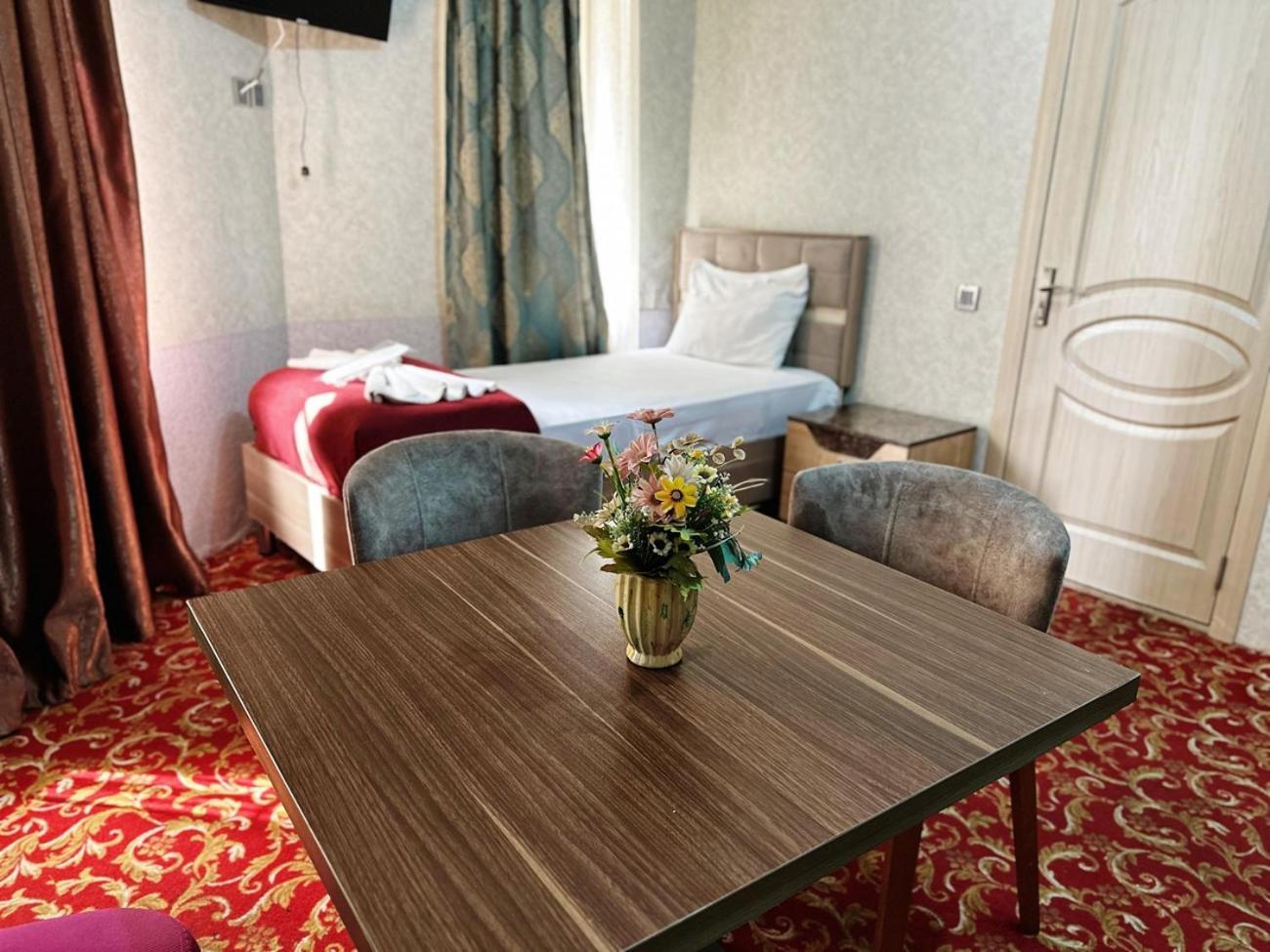 Avi Hotel Bakoe Buitenkant foto