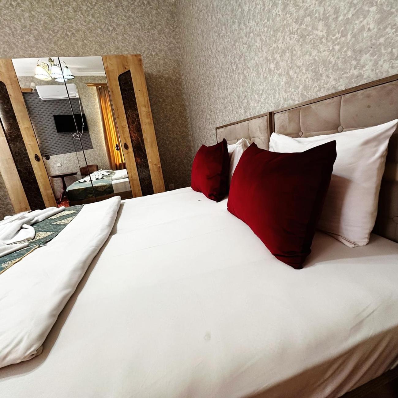 Avi Hotel Bakoe Buitenkant foto