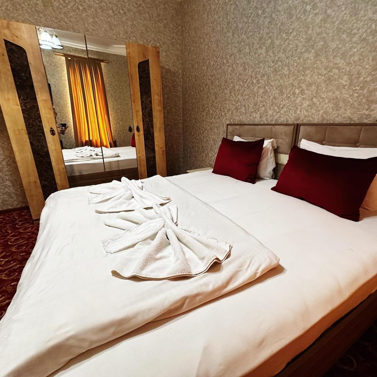 Avi Hotel Bakoe Buitenkant foto