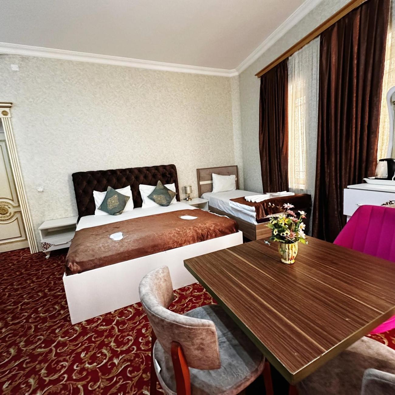 Avi Hotel Bakoe Buitenkant foto