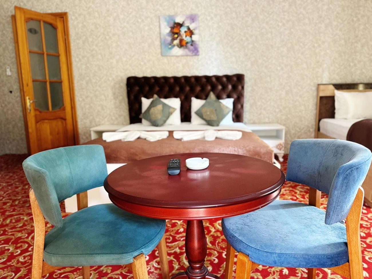 Avi Hotel Bakoe Buitenkant foto
