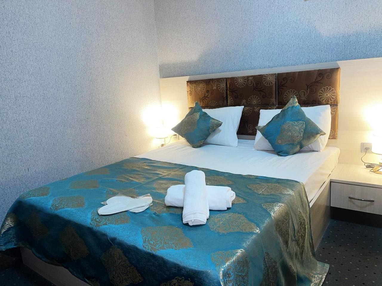Avi Hotel Bakoe Buitenkant foto