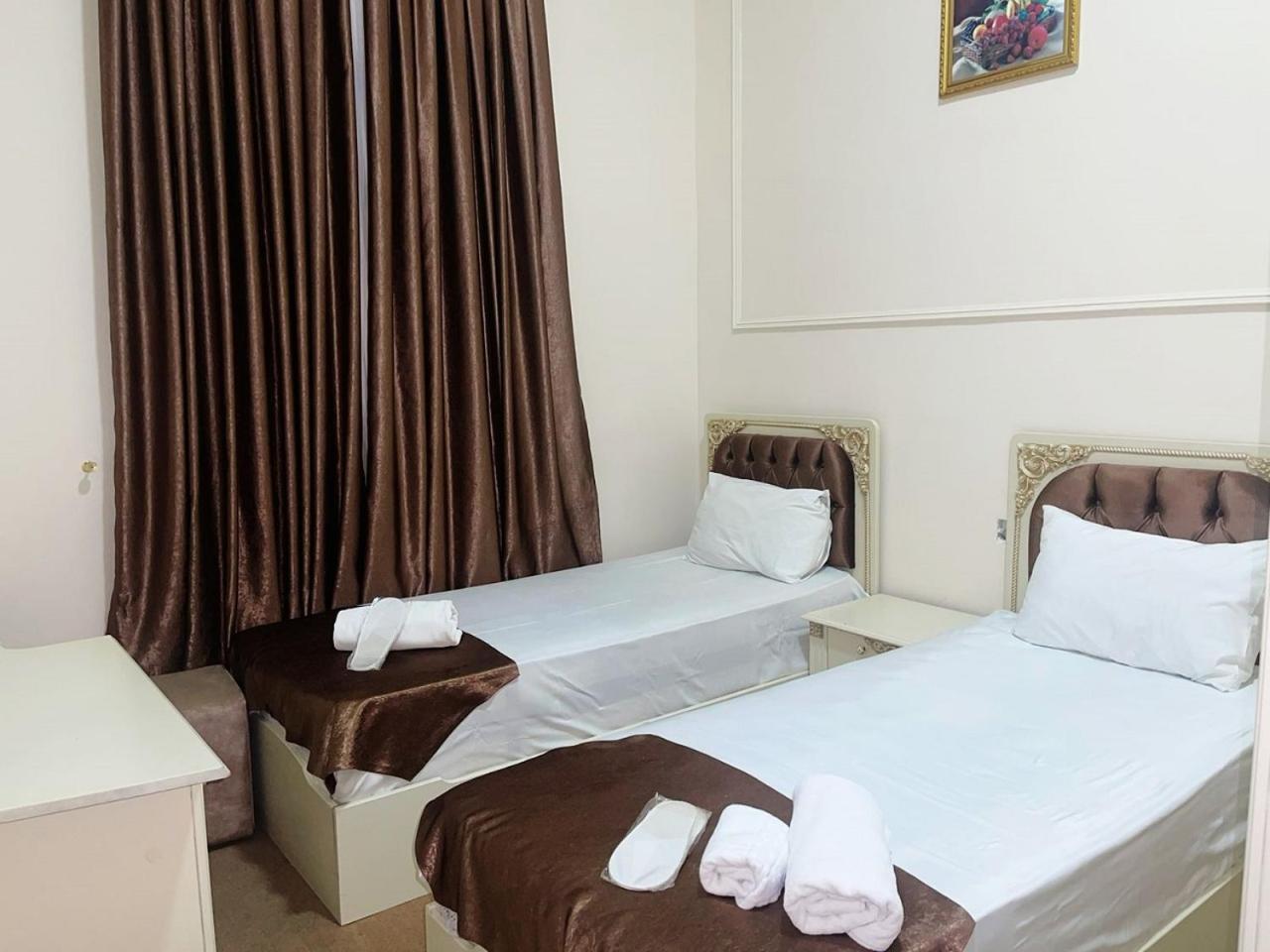 Avi Hotel Bakoe Buitenkant foto