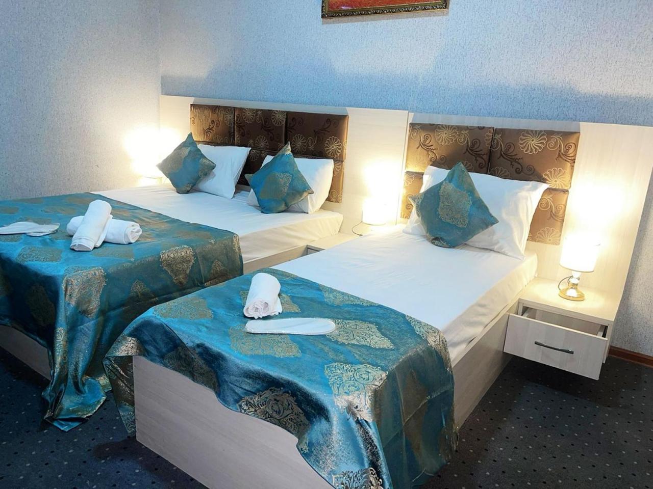 Avi Hotel Bakoe Buitenkant foto