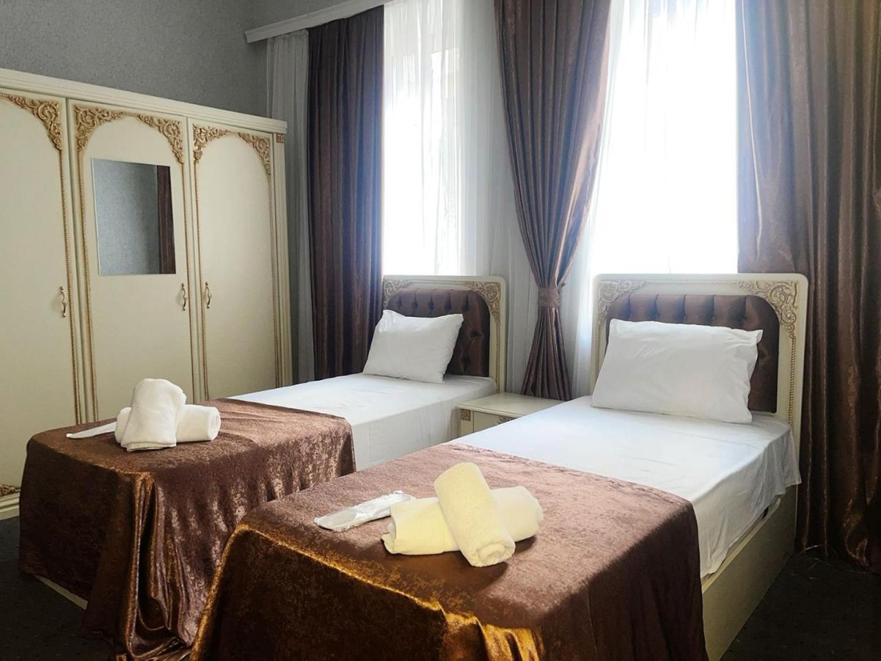 Avi Hotel Bakoe Buitenkant foto