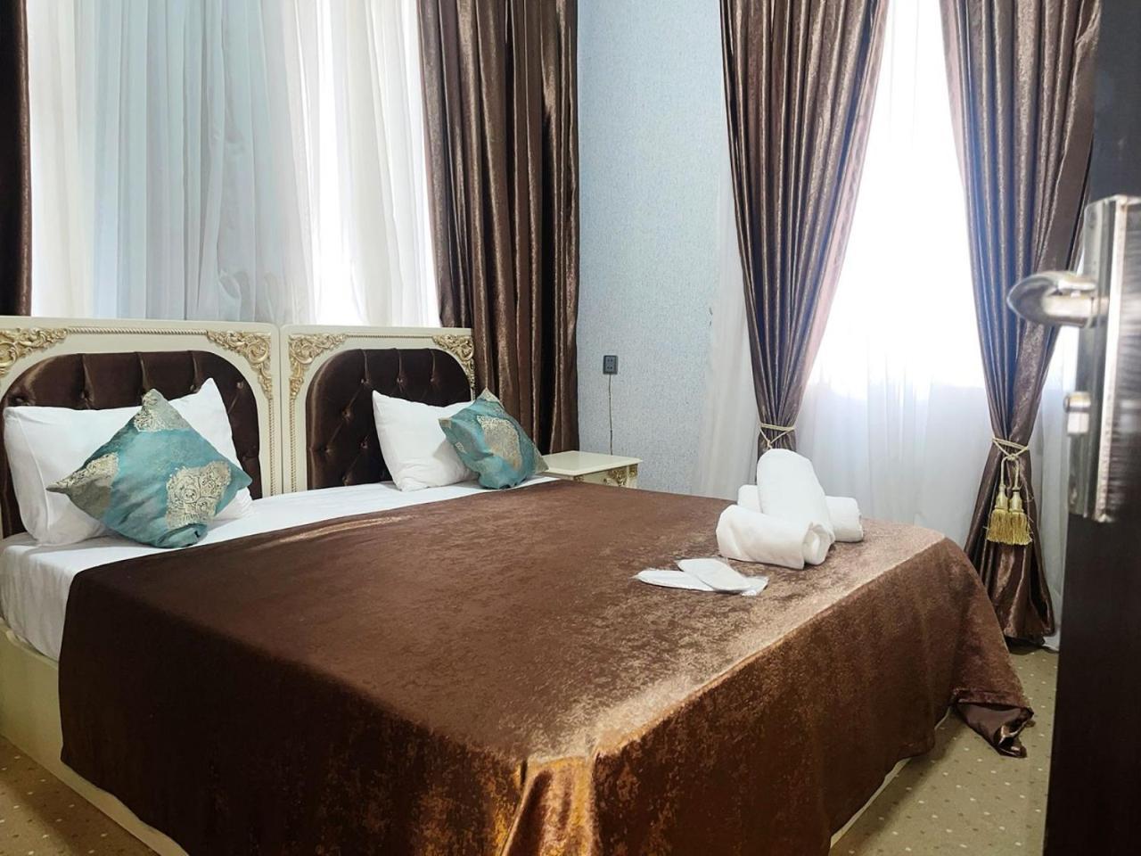 Avi Hotel Bakoe Buitenkant foto