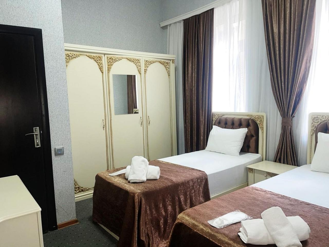 Avi Hotel Bakoe Buitenkant foto