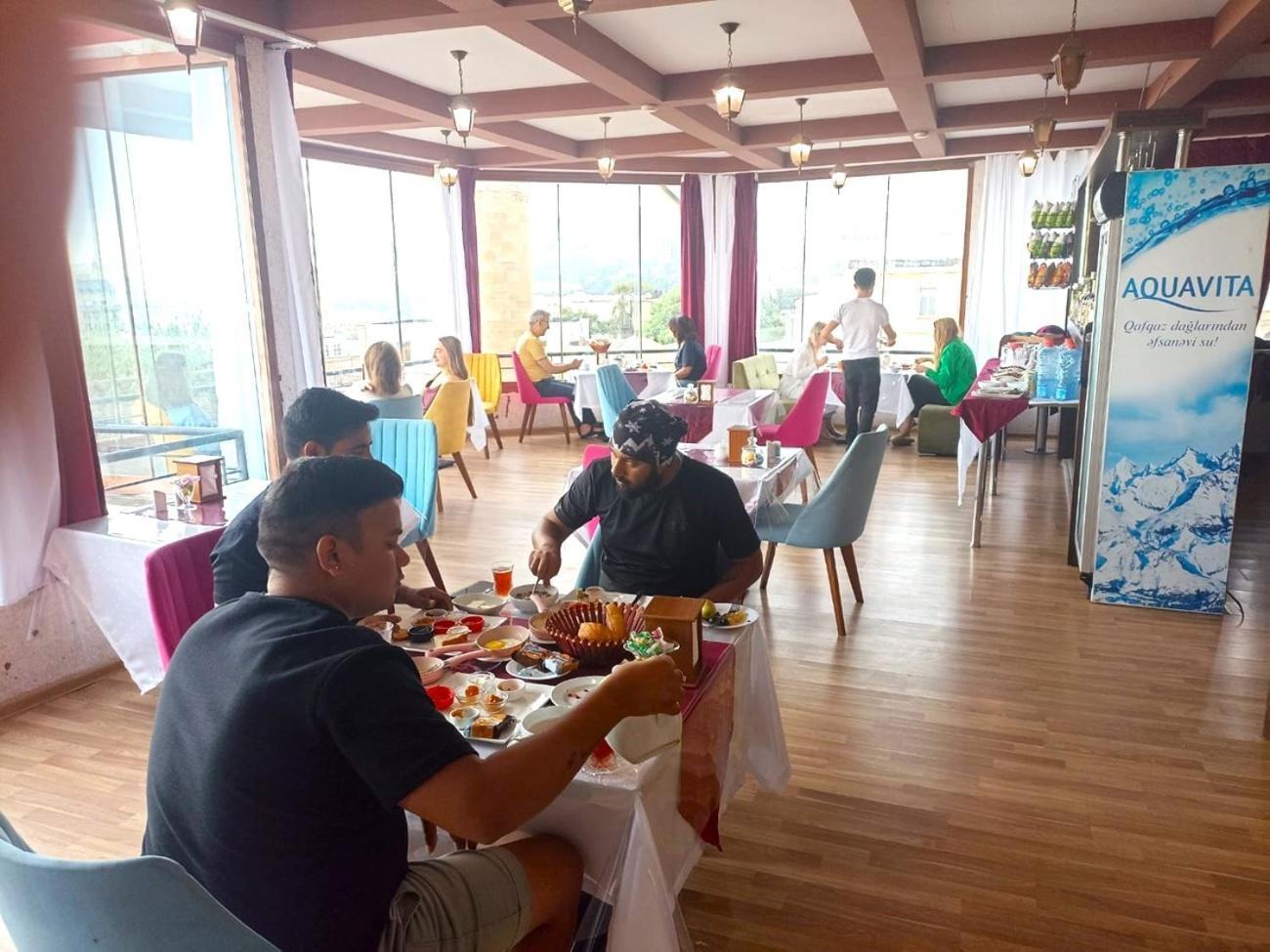 Avi Hotel Bakoe Buitenkant foto